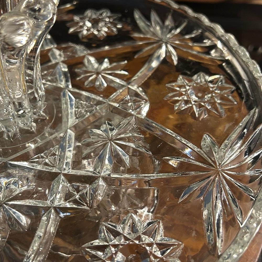 Elegant Glass Cake Stand with Gold Handle - Picture 6 of 8